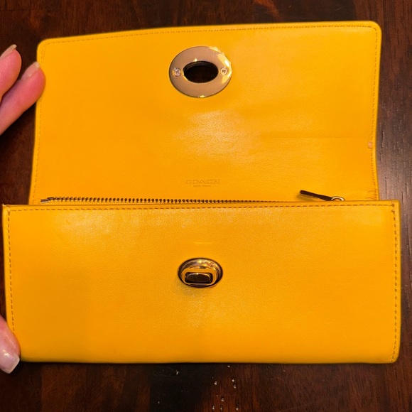 Coach mustard yellow wallet - Picture 12 of 14